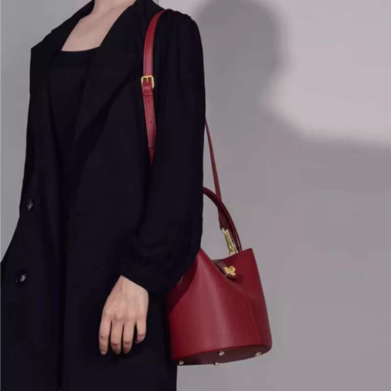 Red Design Large Capacity Bucket Women's 2024 New High-Quality Bride Wedding Versatile Shoulder Bag