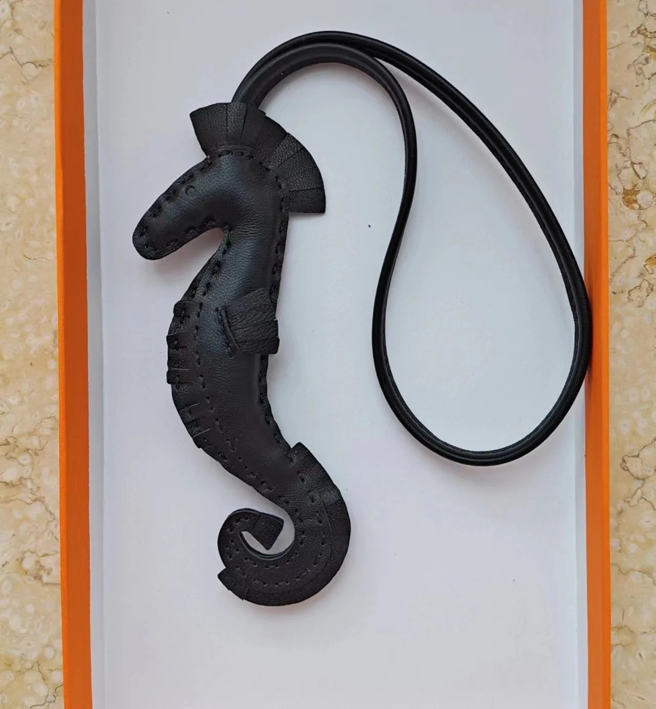 Stylish leather animal keychain bag Backpack charm pendant keychain clip decorative gift bag pendant250114bj