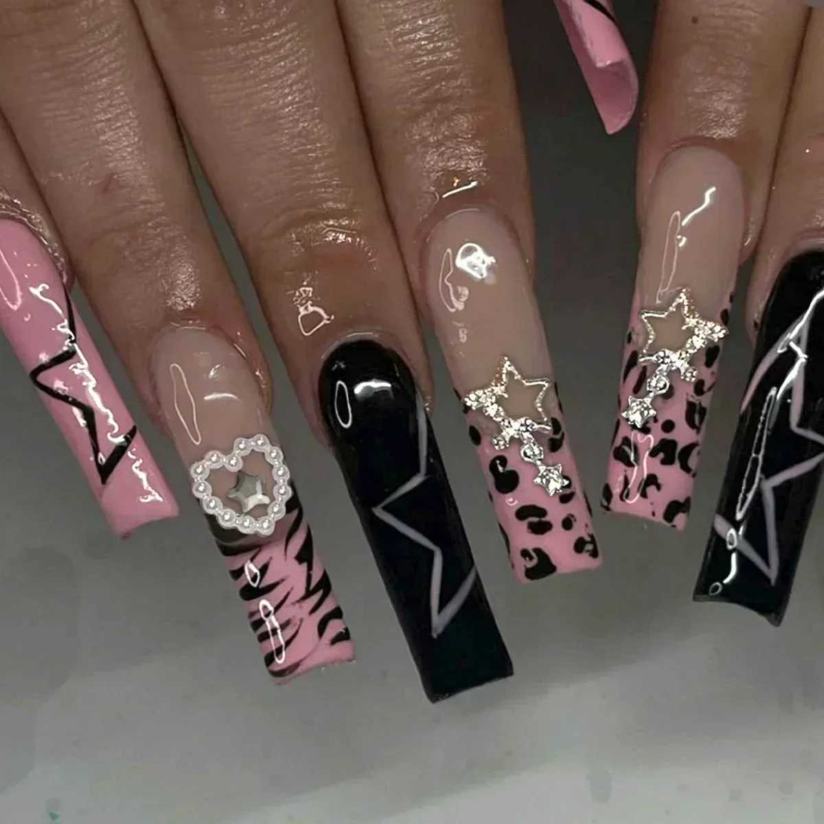 24 pieces of long ballet fake nails pink butterfly with rhinestone French design wearable fake nails nail tip art flash pressW250120