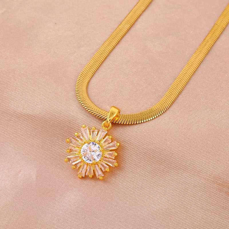 Summer New Snake Bone Chain Sunflower Totem Pendant Necklace Gives Women Charming Christmas Jewelry GiftXJ250121
