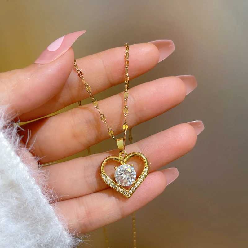 Gorgeous Heart Shape Simple Copper Inlaid Zirconia Pendant Necklace Women Men Fashion Stainless Steel Chain Anniversary GiftXJ250121