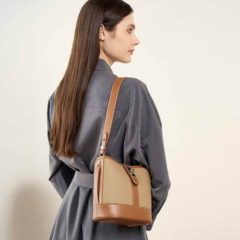 Bag Bucket For New 2025 Popular Top Layer Leather Women's Bag, Cowhide Niche Design, Handheld Commuting Crossbody Bag