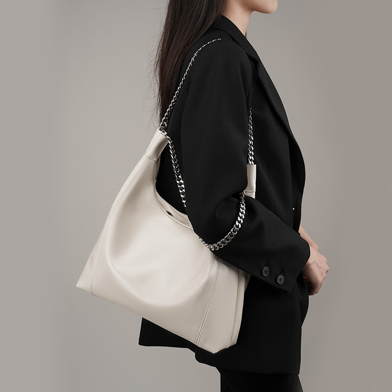 Bag Chain Tote Large Capacity 2025 New Fashionable Commuting Cowhide Women's Bag, Shoulder Bag
