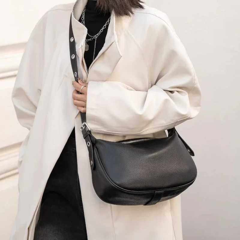 Womens Underarm Shoulder Bag Cow Leather Good Quality Fiable Versatile Commuting Handbag Real Cowhide Lady Crossbody HoboXJ250121