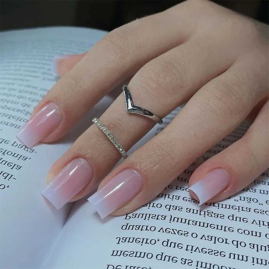 24Pcs Glitter Gradient White False Nails Set Short Square Head Press on Nails Wearable French Manicure Tips Full Cover Fake NailW250120