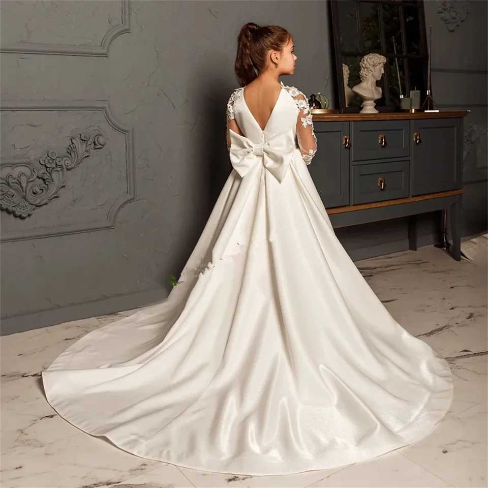 Elegant Princess Satin Long Sleeves Flower Girl Dress 2024 Lace Appliques O-Neck Birthday Party Baptism Kid First Communion Gown X250203