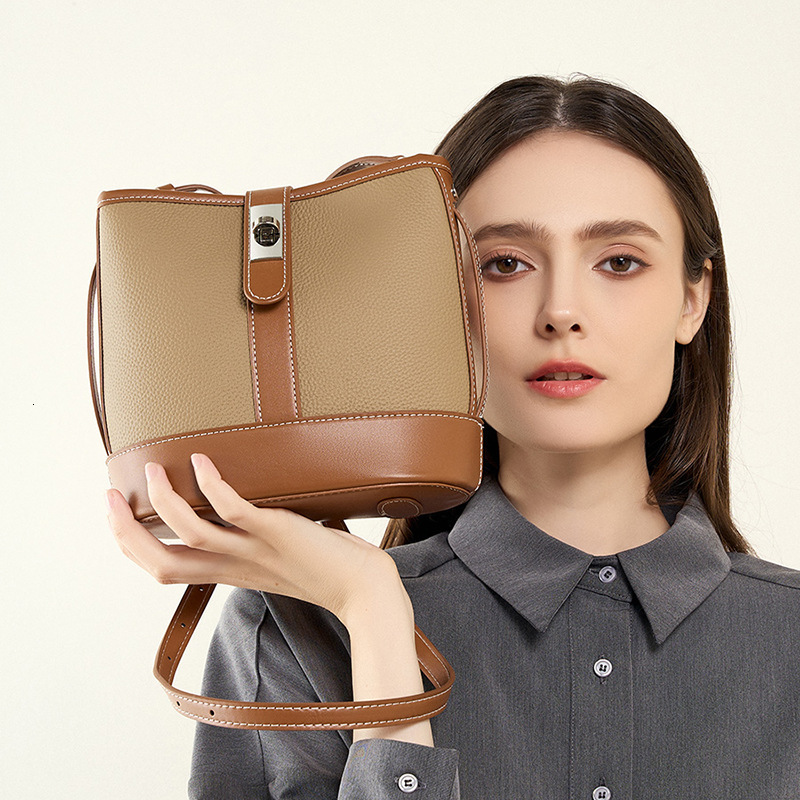 Bag Bucket For New 2025 Popular Top Layer Leather Women's Bag, Cowhide Niche Design, Handheld Commuting Crossbody Bag