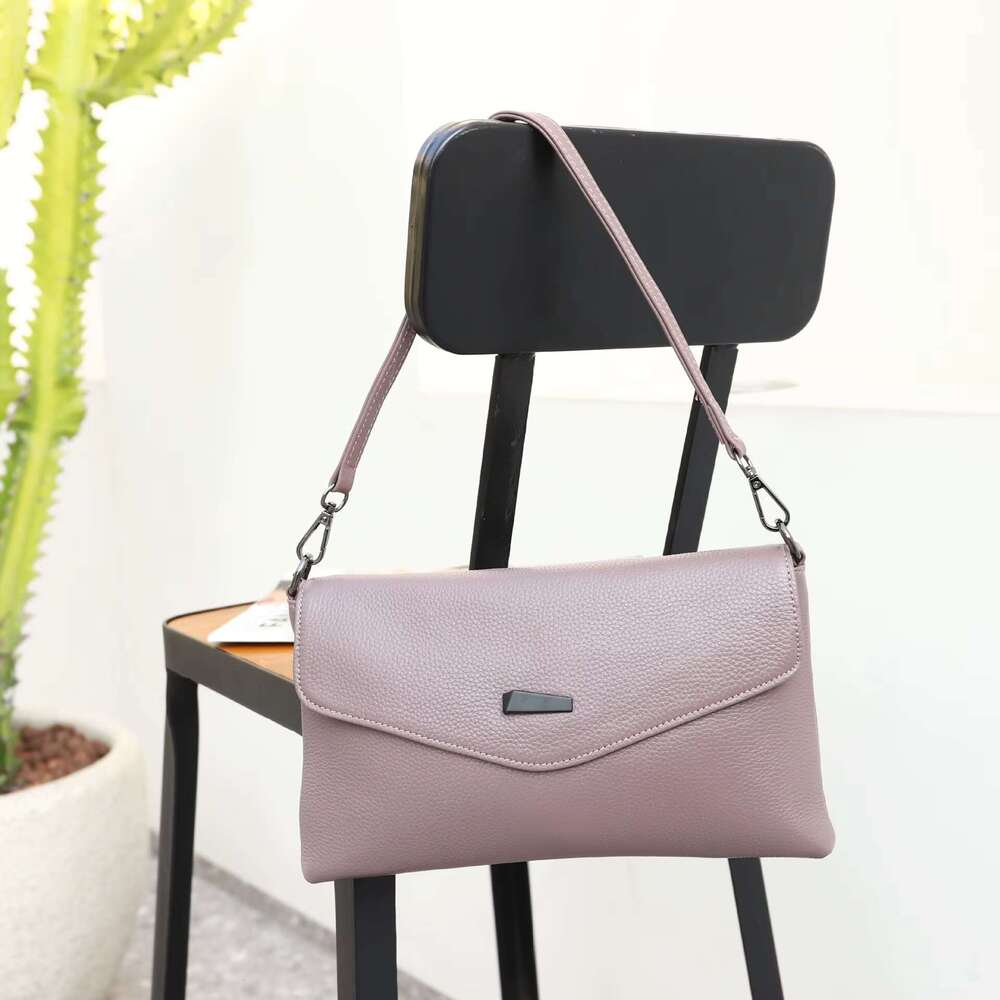 2023 Women's Messenger Fashion Envelope New Shoulder Handbag Soft Leather All-Match Small Bag