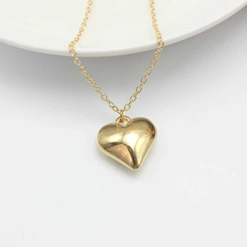 Exaggerated Metal Big Heart Pendant Choker Necklace for Women Elegant Minimalism Gold Color Chain Christmas Jewelry Girl GiftXJ250121