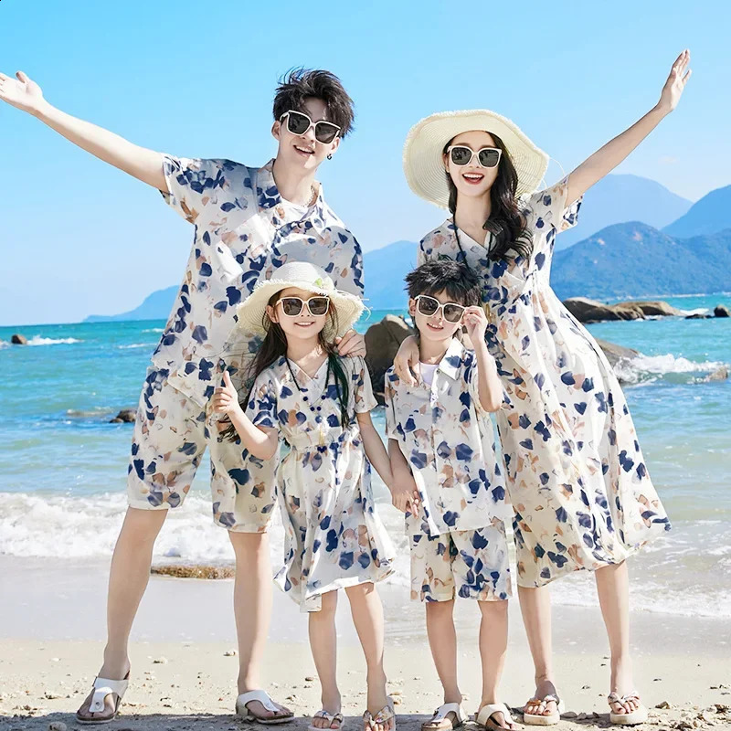 Summer Holiday Family Vacation Look Clothes Dad and Son Shirts Two Piece Outfits Sets Mom and Daughter Short Sleeve Dress 250117