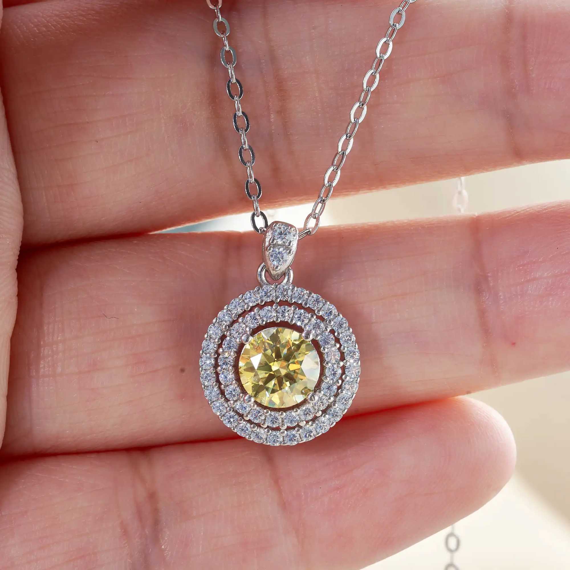 Moissanite lab Diamond Pendant Necklaces For Women 925 Sterling Silver Luxury Chain Trending d Bling Wedding JewelryXJ250114