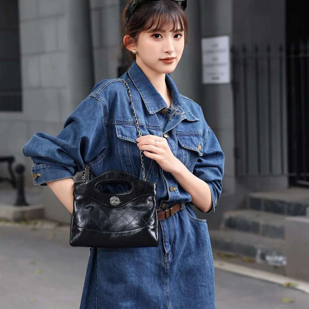 MIYA GARDEN Women's Shoulder Spring New Oil Waxed Leather Handbag Fashion Dia Lattice Chain Slanting Cross Bag
