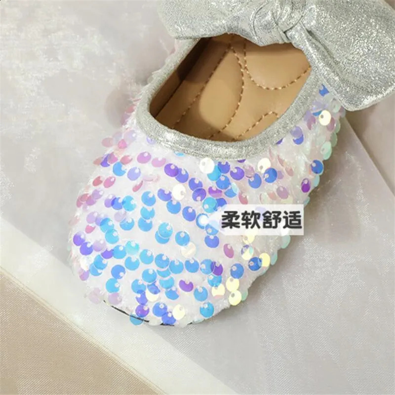 Red Sequins Girls Princess Shoes 2024 Childrens soft sole Dance Shoes Kids Flats Shoes Single Childrens Walk Show Performance 250121