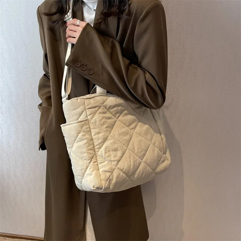 Cotton Padded Bag Large Capacity Quilted Commute Bags Diamond Lattice Solid Color Fashion Soft Handbag Female Hobo Bag 250113
