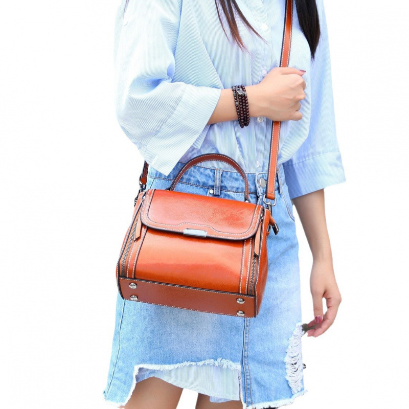 Bag Crossbody 2025 New Trendy Leather Women's Internet Celebrity Fashion Handheld Advanced Autumn/Winter Commuter Shoulder Bag
