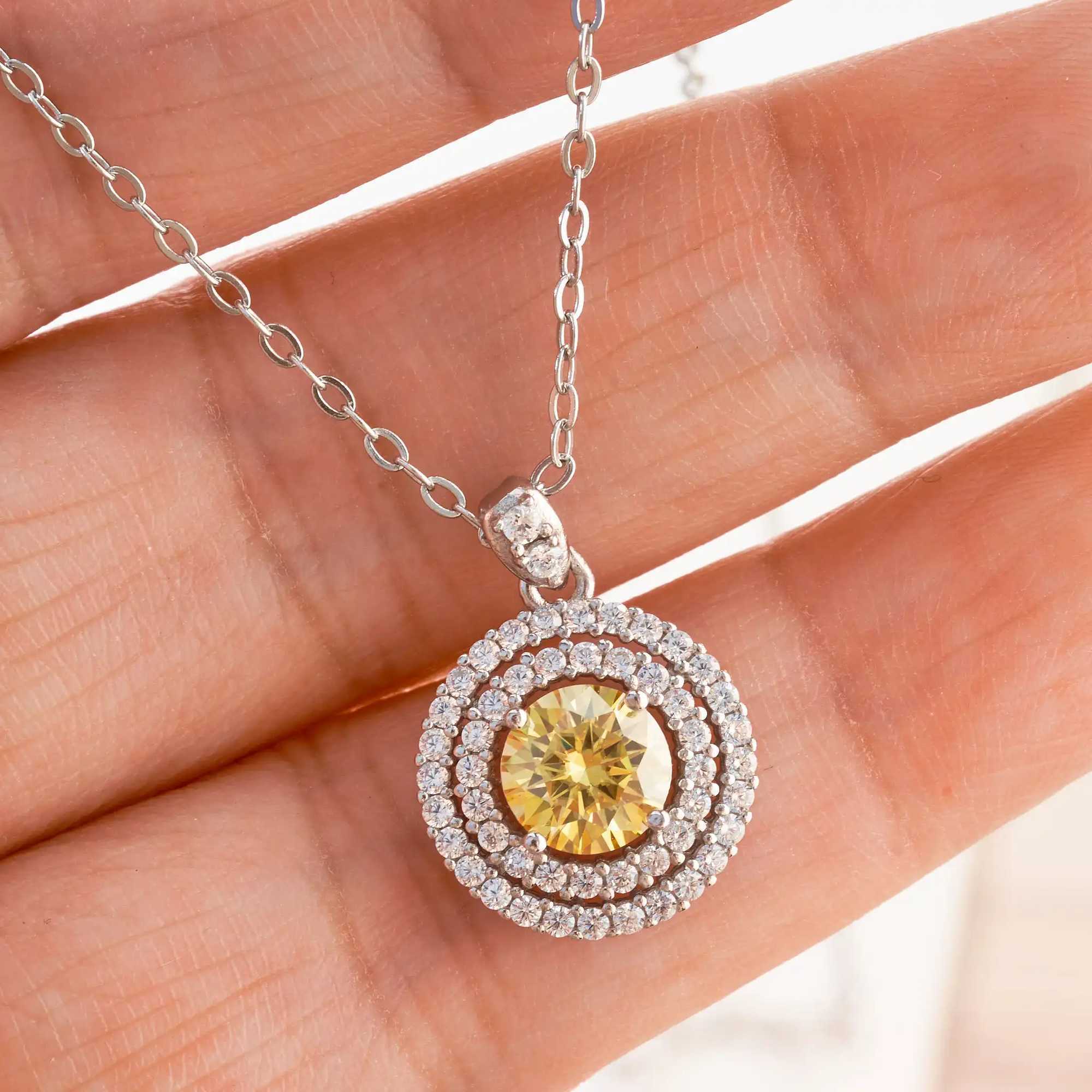 Moissanite lab Diamond Pendant Necklaces For Women 925 Sterling Silver Luxury Chain Trending d Bling Wedding JewelryXJ250114
