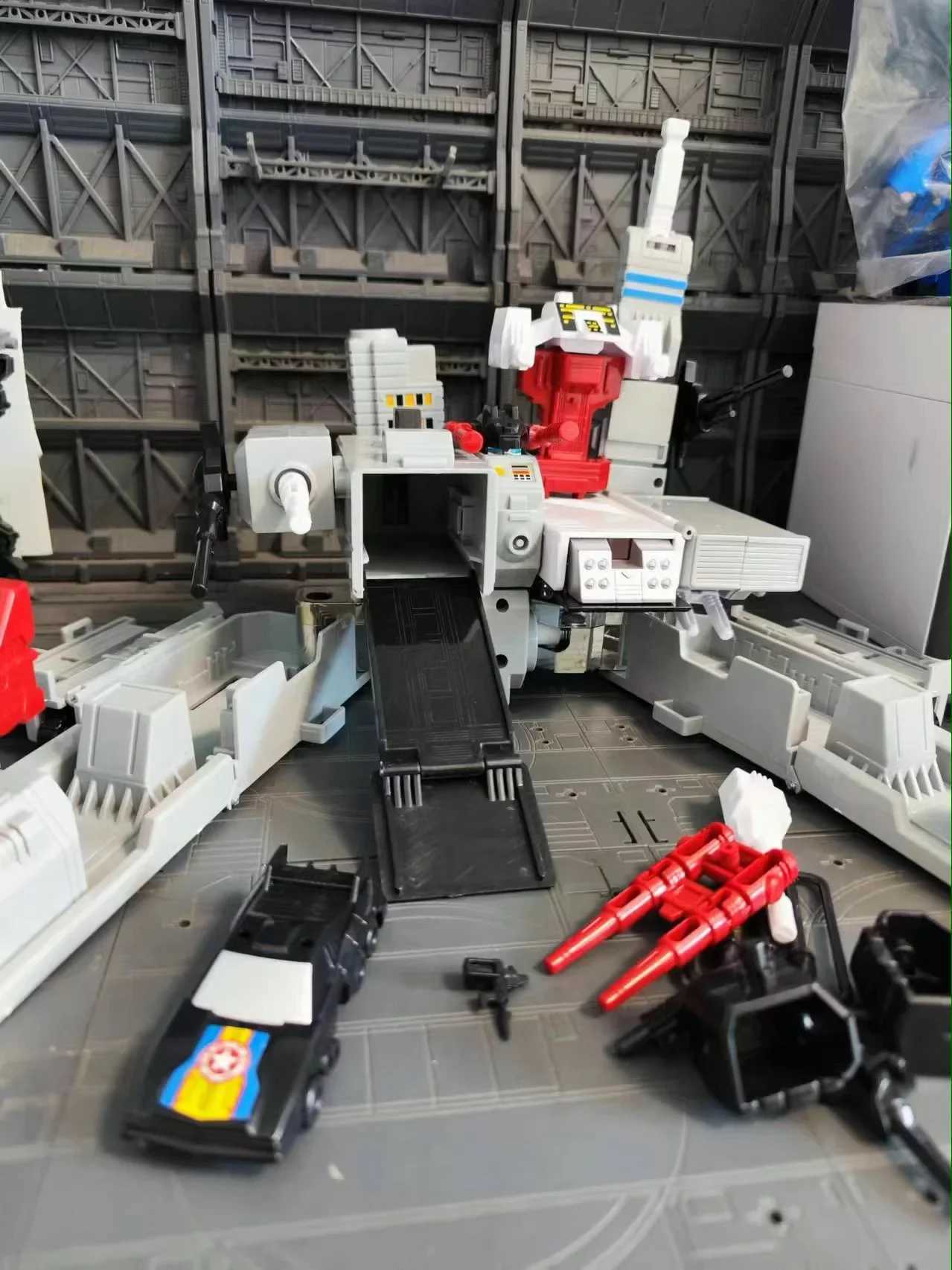 Transformation Metroplex G1 Three Transformations Beast Dinobot 5 in 1 Action Figures Toy Gift Collection X250628