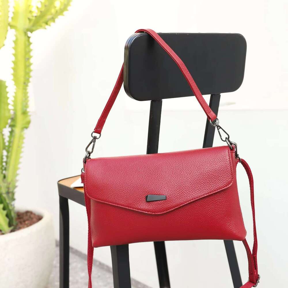 2023 Women's Messenger Fashion Envelope New Shoulder Handbag Soft Leather All-Match Small Bag