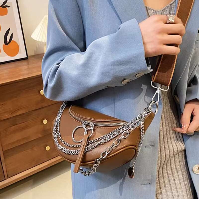 2023 Crossbody Metal Chain Casual Punk Style All Match Ladies Female Shoulder Banana Bag