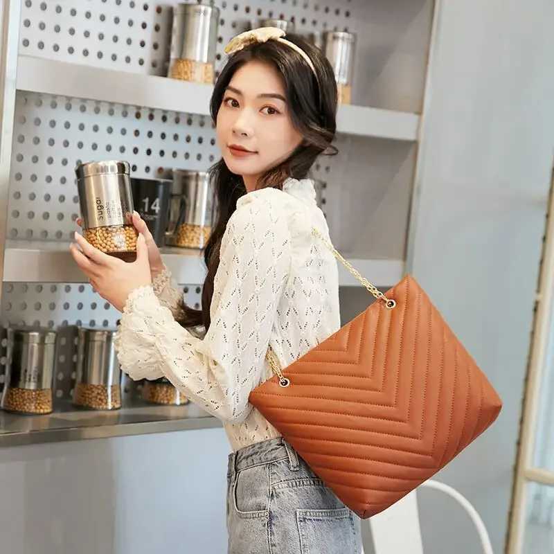 Womens Exquisite Shopping Bag Large Capacity Shoulder Bags High Quality Pu Leather Handbag Ladies Wild Bags Purses and HandbagsXJ250121