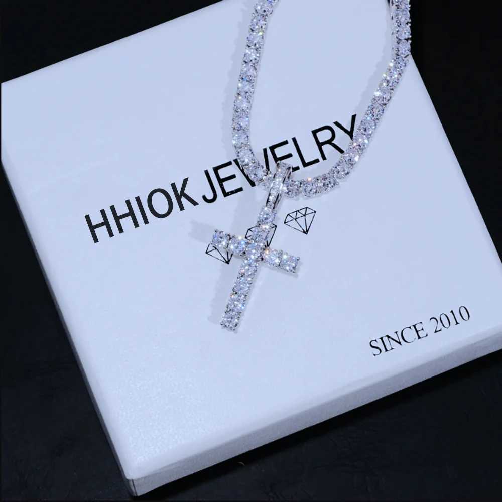 Wholesale Fashion Simple Bling Cross Pendant d Out Cubic Zirconia Diamond 18k Gold Plated Christian Charm Jewelry Women Men XJ250114