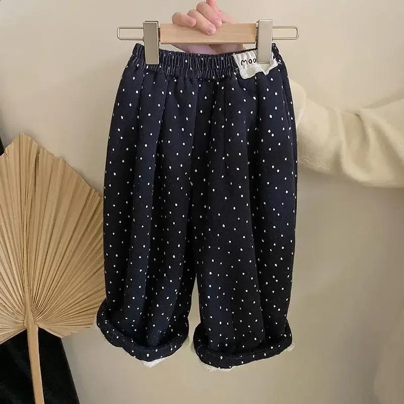 Baby Girls Sets Cartoon Thicken Knitted Sweater Fleece Dot Casual Pants Autumn Winter Style Childrens Two Piece 250117
