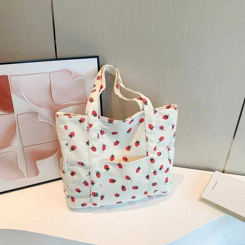 Corduroy Handbag Strberries Beach Bag Fiable Versatile Shoulder Bag LargeCapacity Simple Commuter Womens Tote Bag BolsosXJ250121