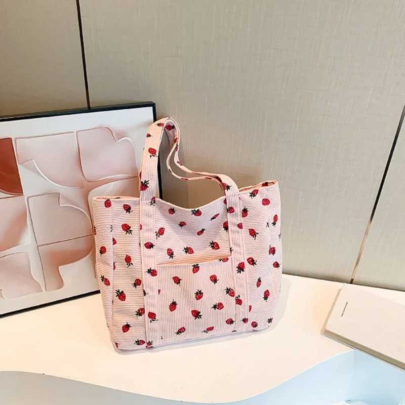 Corduroy Handbag Strberries Beach Bag Fiable Versatile Shoulder Bag LargeCapacity Simple Commuter Womens Tote Bag BolsosXJ250121