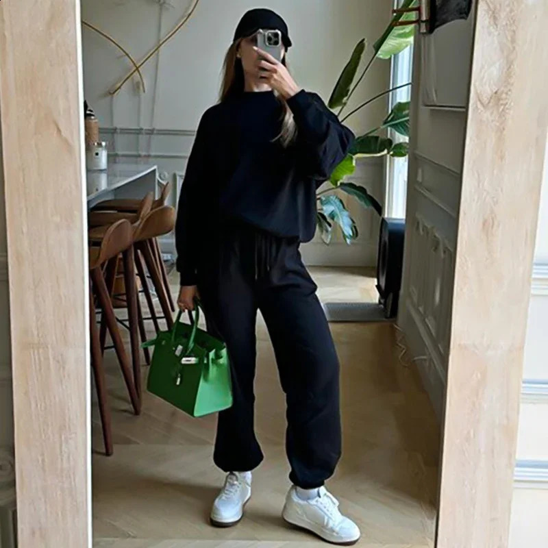 Autumn and Winter Neutral Accolade Round Neck Hoodie Fashionable Comfortable Solid Color Street Wear Running Sports Top 250120