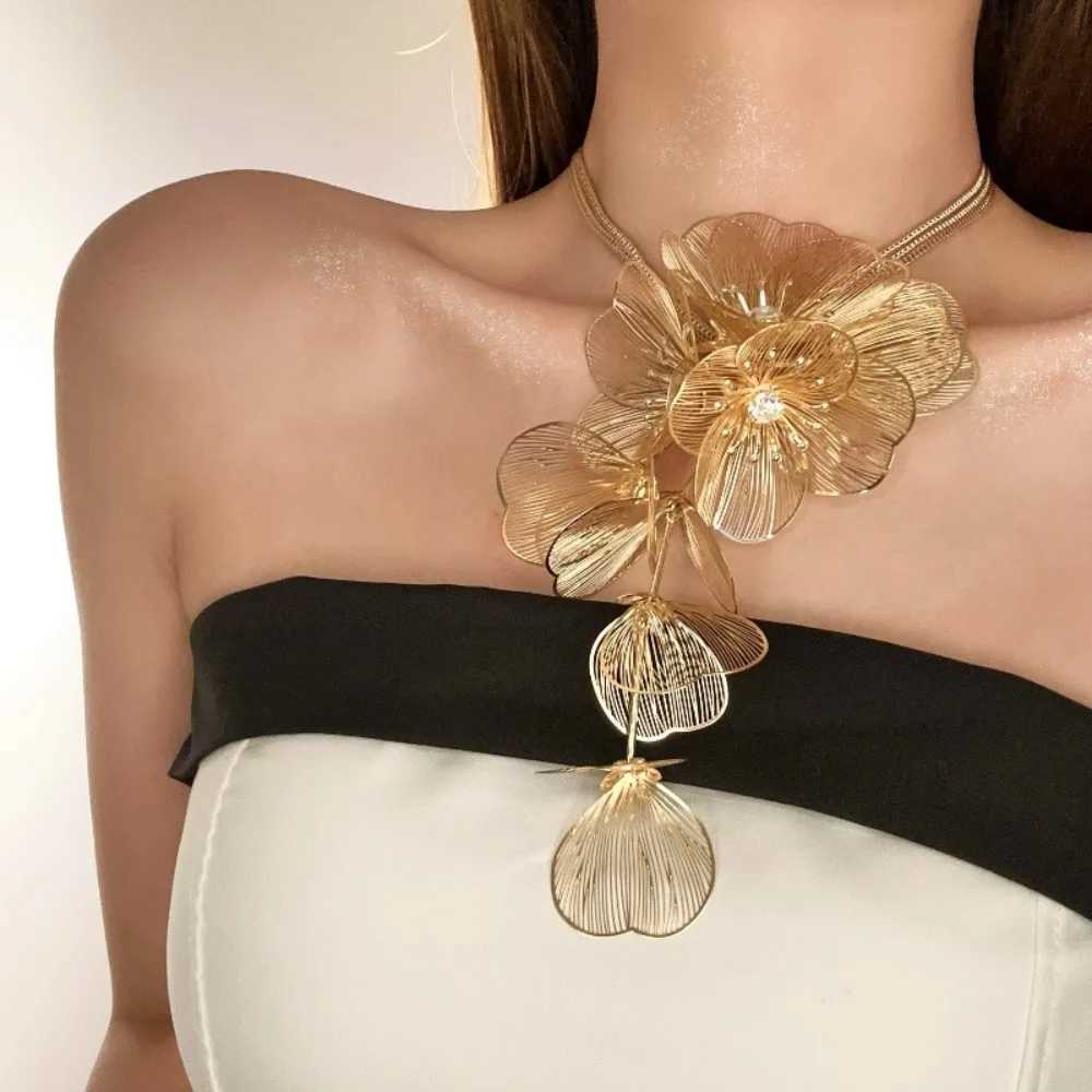 Elegant Flower Fringe Necklaces Temperament Luxury Exaggerated Choker Alloy Exquisite Long Tassel Collarbone Chain Banquet PartyXJ250121