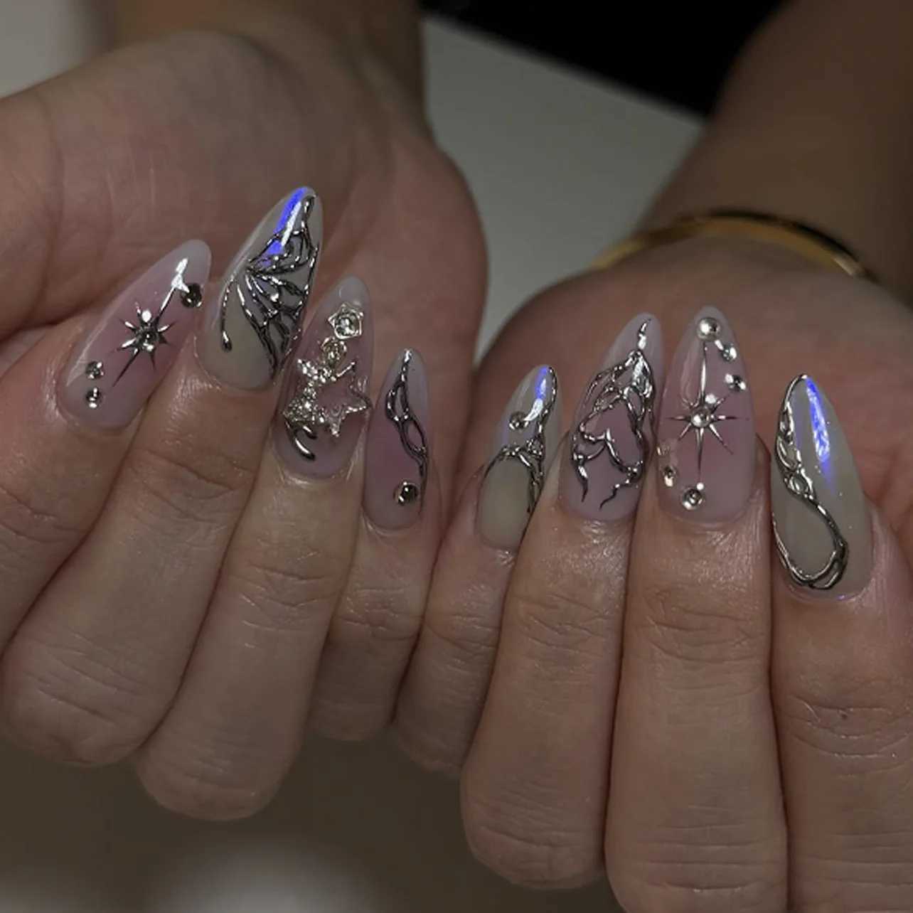 24Pcs False Nails Spicy Girl Silver Bow with Diamond Fake Nails with Glue Almond Press on Nails Black Cool Y2k Almond Nail SetW250120