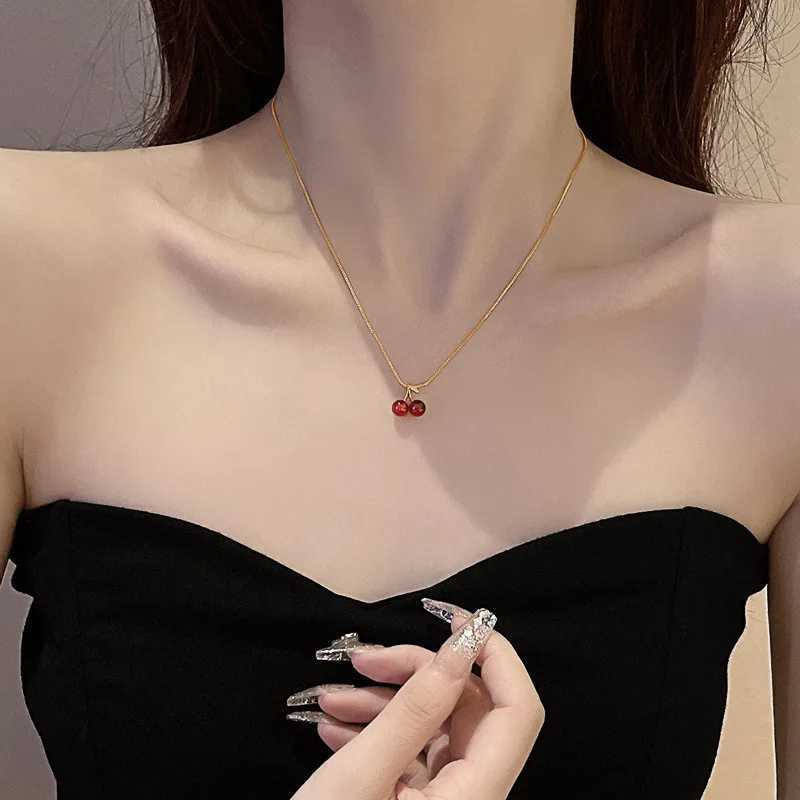 Vintage Stainless Steel Cherry Necklace Natural Stone Beads Pendant Chain Necklace Womens Fashion Wedding Jewelry Birthday GiftXJ250121