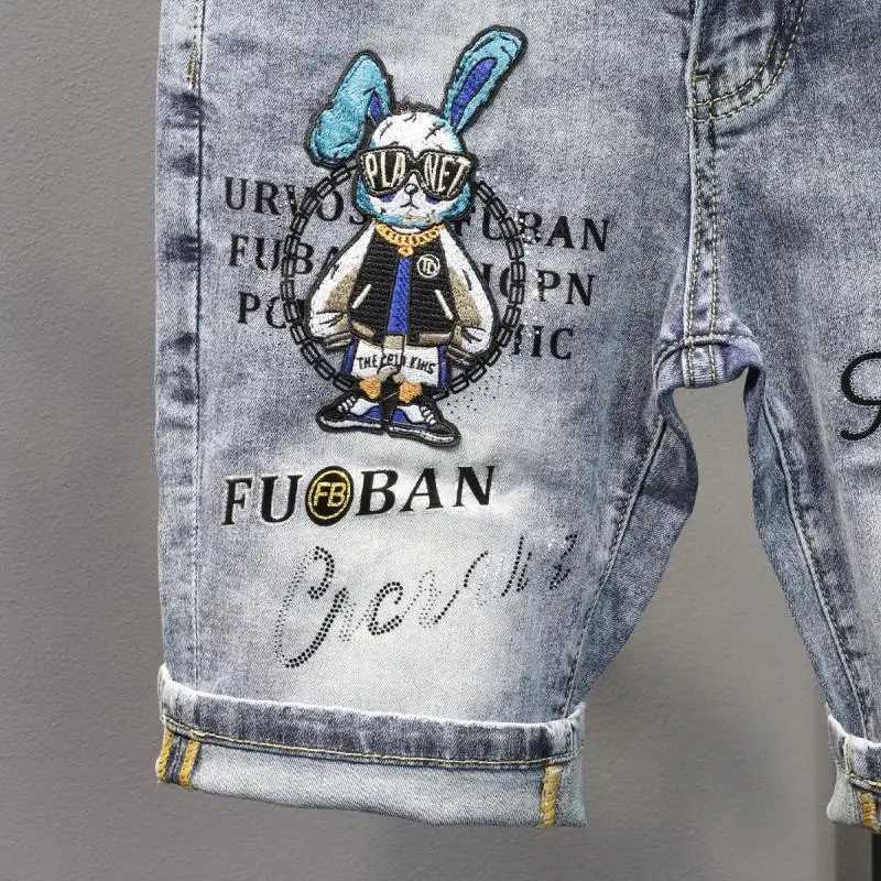 New Kpop Summer Casual Kn Length Mens Jeans Shorts Fashion Embroidered Rabbit Printed Hot Drilled Slim Thin Short Trousers X2502031
