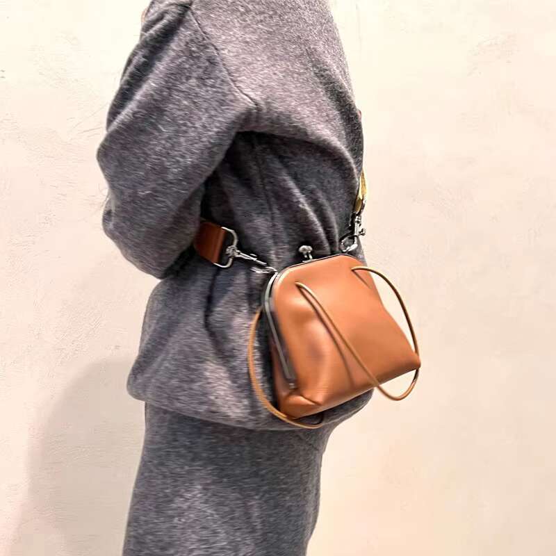 Vintage Genuine Leather Clip Bags Women Wide Straps Crossbody 2024 Trends Small Handbags Purses Phone Bag Ladies Clutches