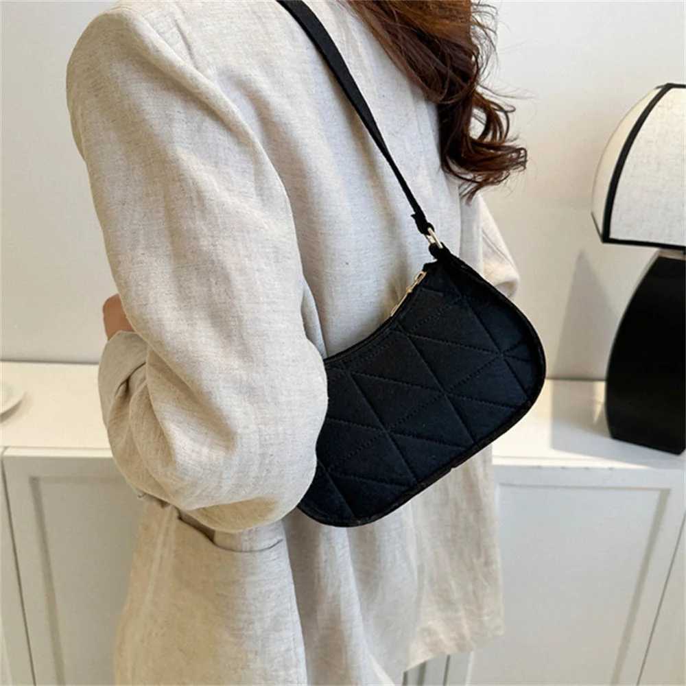 Trendy Felt Shoulder Bags For Women WomenS Subaxillary Bag Design Advanced Texture Armpit Handbags Purses Crescent Saddle BagXJ250121
