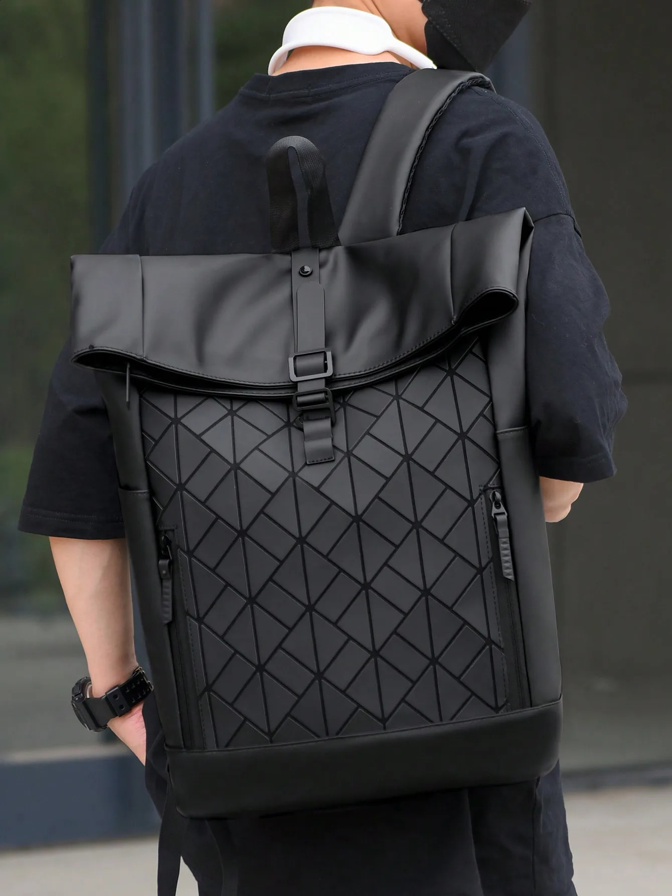 Versatile Mens Backpack for Casual and Business Use - Adjustable Straps and Large Capacity for 15.6 Inch Laptop 250122