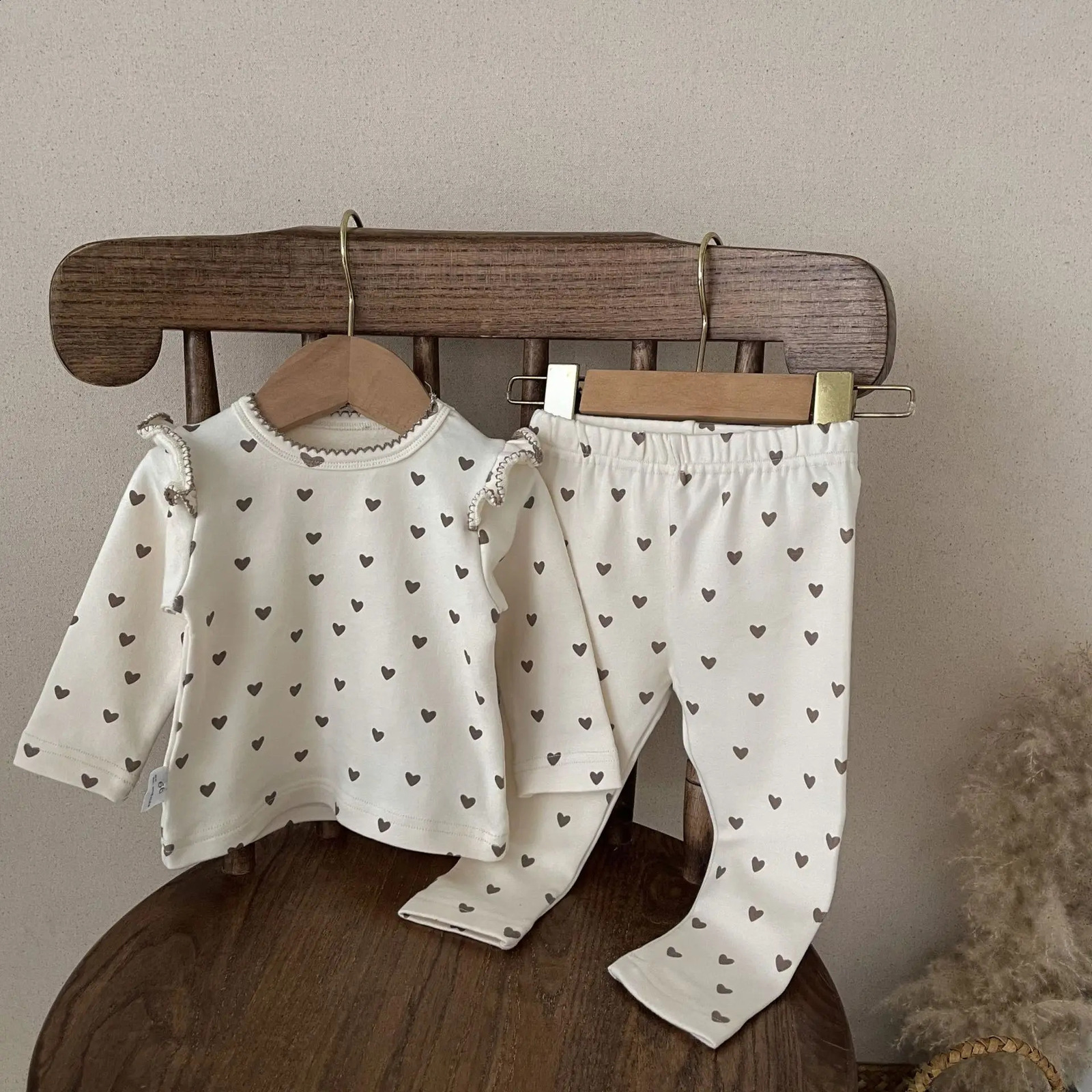 72151 Baby Clothing Set Home Suit Autumn and Winter Love Print Girls T ShirtPant Bottoming Twopiece 250117