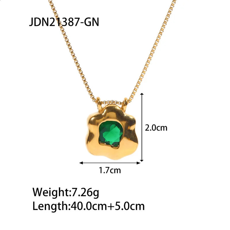 Vintage French Flower Shaped Stainless Steel Necklace Lightweight Versatile Green Zirconia Pendant Non-Fading Jewellery Gifts 250117