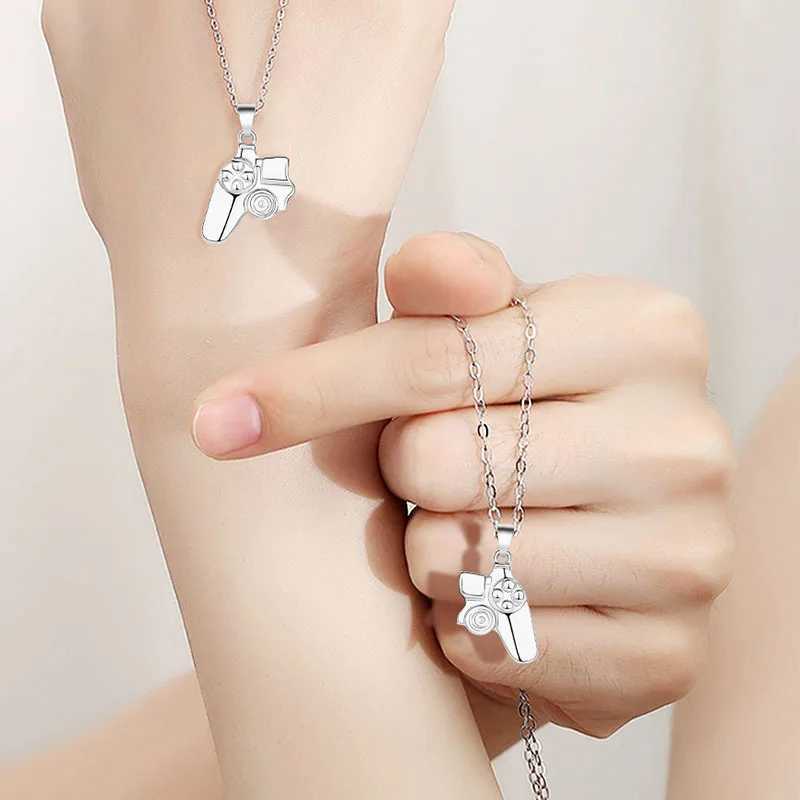Friendship Necklace Magnet Hiphop Gamepad Pendant Clavicle Rope Chain Necklace For BFF Best Friends Birthday Valentine Day GiftXJ250121