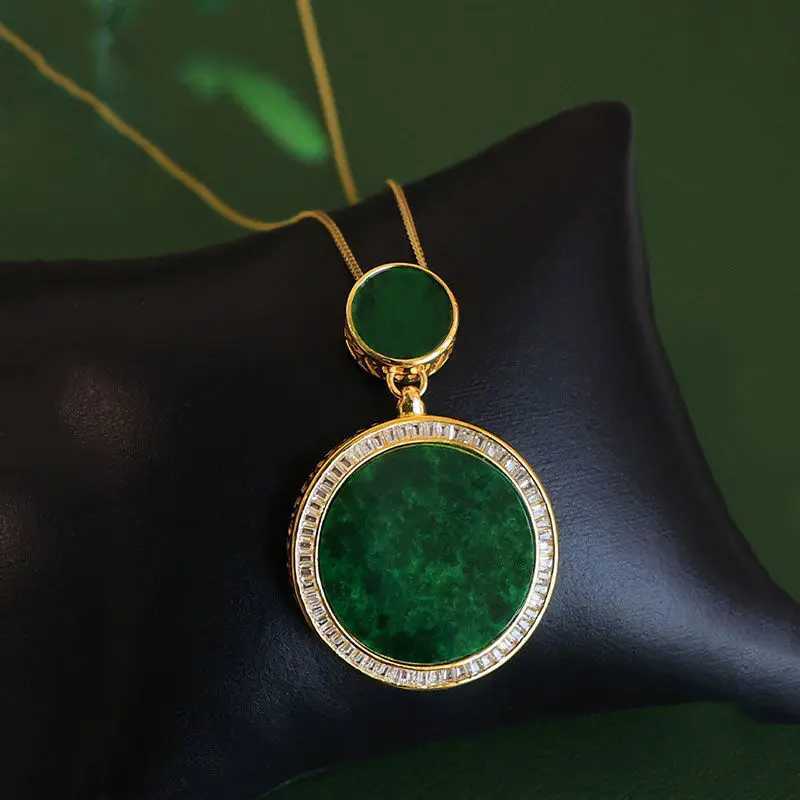 Creative Style Natural Green Chalcedony Necklaces High End Double-sided Full Diamond Inlaid Circle Pendant Fashion and JewelryXJ250114