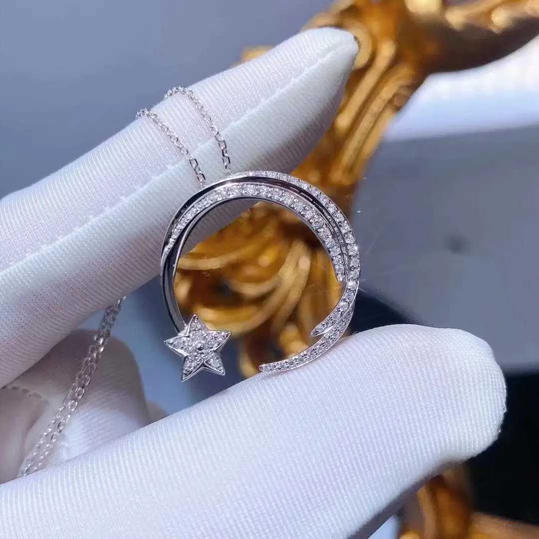 Simple Fashion Diamond Star Moon Pendant Necklace 925 Silver Fashion Womens Jewelry Wedding Bridal Jewelry Birtay GiftXJ250114