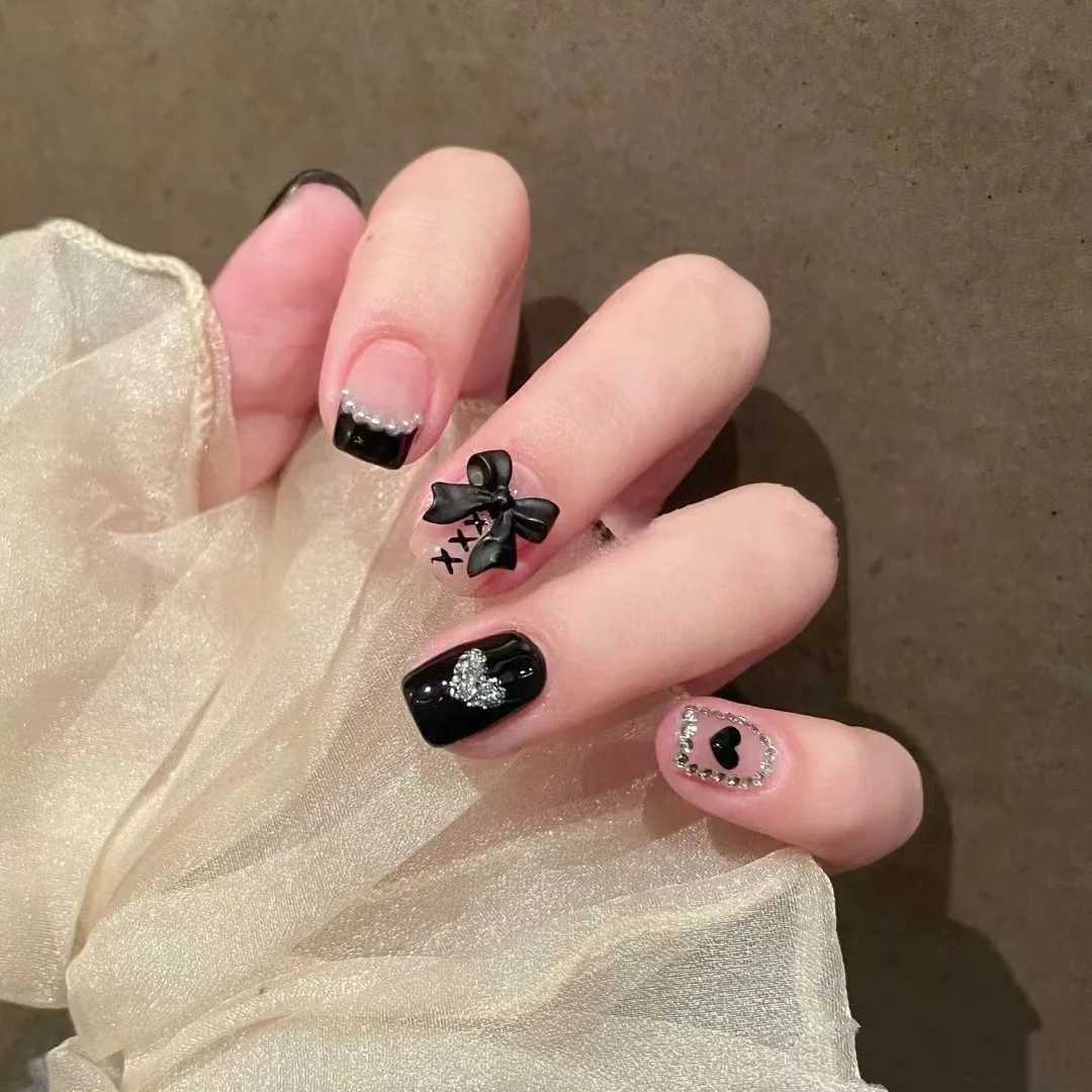 Short French Fake Nails Black Bow Design Press on Nail Tips with Glitter Love Heart Pattern Artificial Nail Tips for Girls 24pcsW250120