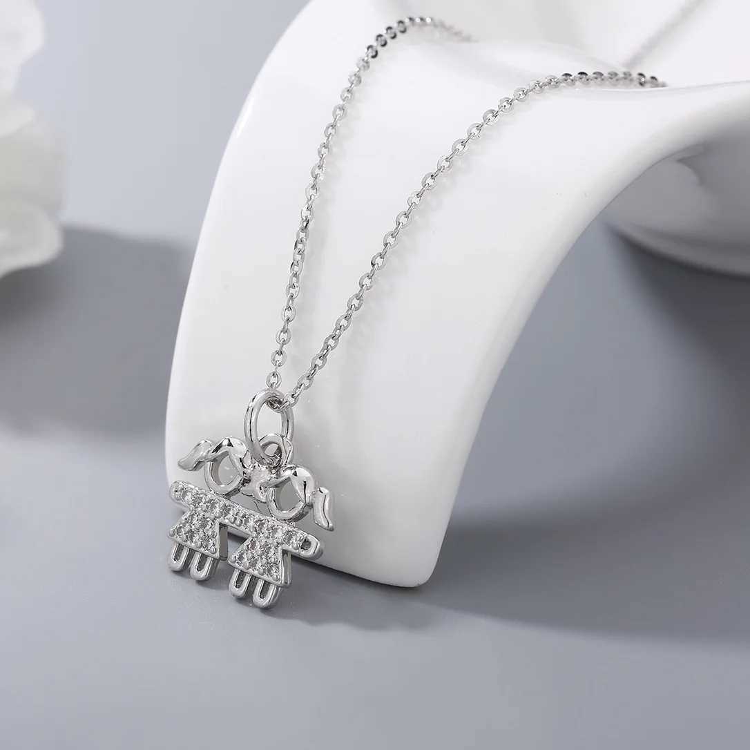 2023 Jan and South Korea 925S Sterling Silver Simple Two Little Girls Set with Diamonds Pendant Collar Chain Junior NecklaceXJ250114
