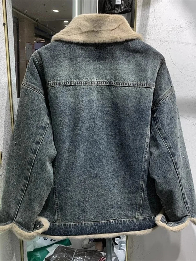 Women Winter Thick Fleece Lining Denim Jacket Loose Fit Diamonds Studded Coat Thick Overcoat friend Style Casual Jacket 250121