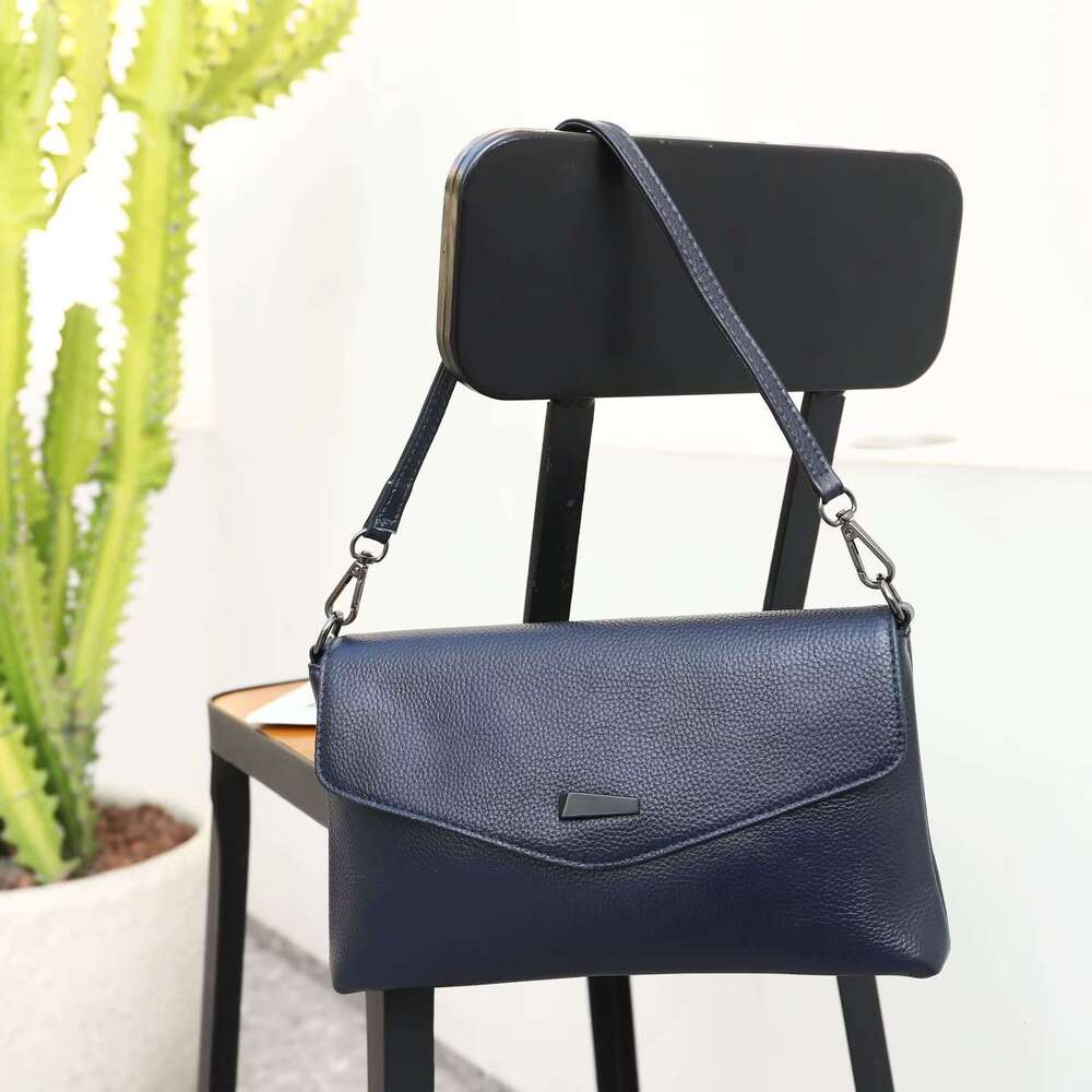 2023 Women's Messenger Fashion Envelope New Shoulder Handbag Soft Leather All-Match Small Bag