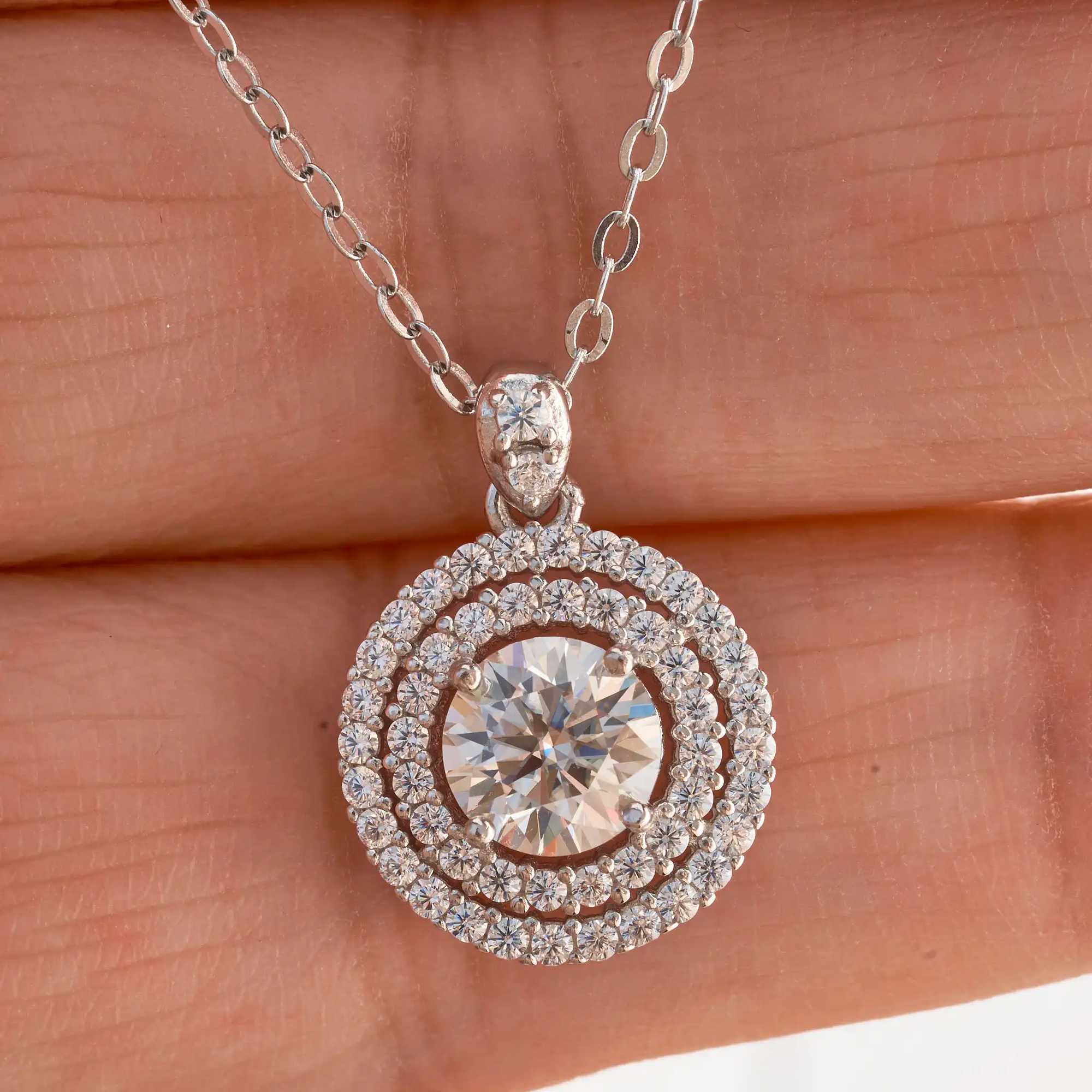 Moissanite lab Diamond Pendant Necklaces For Women 925 Sterling Silver Luxury Chain Trending d Bling Wedding JewelryXJ250114