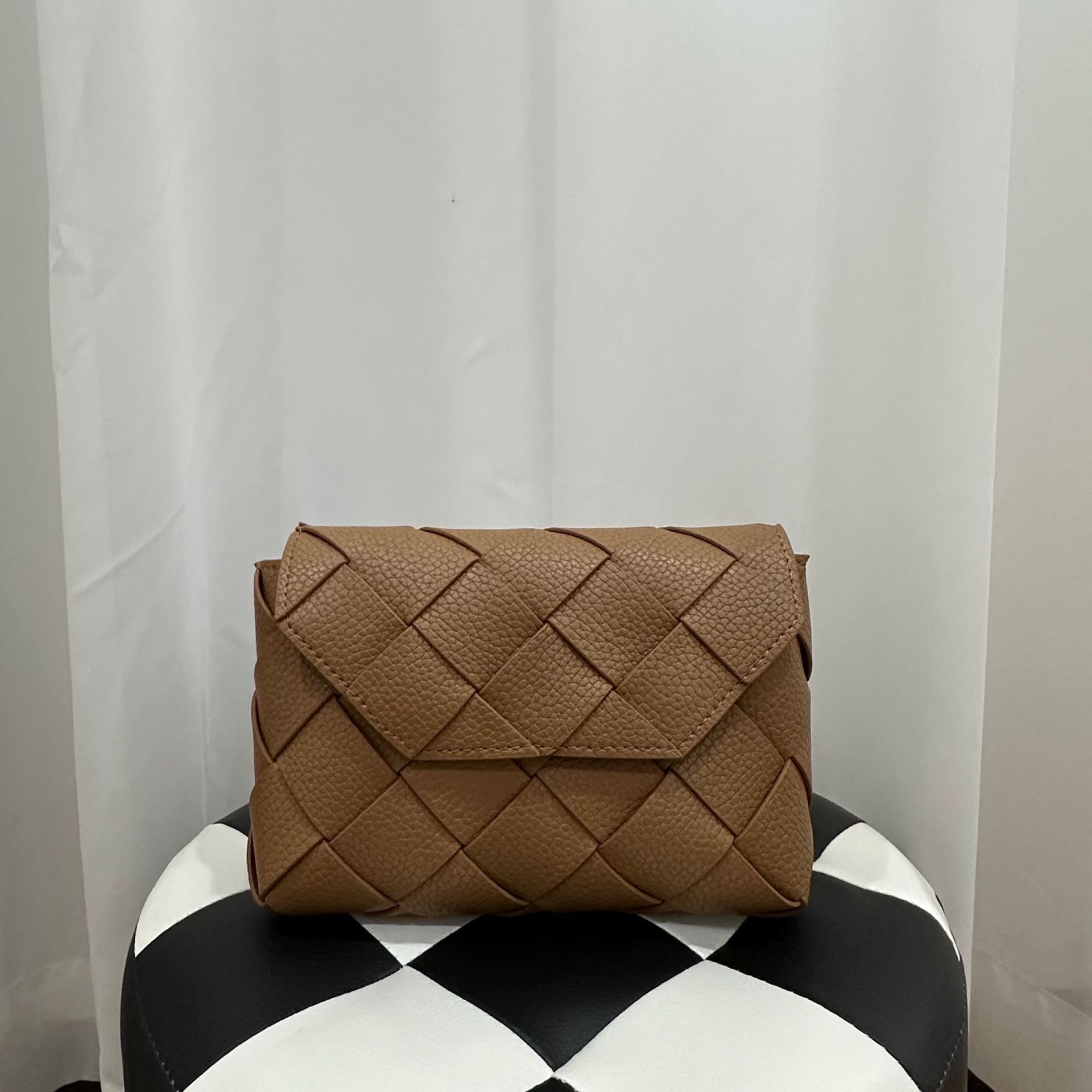 Bag 2024 Autumn New Diagonal Woven Lychee Patterned Cowhide Commuting Small Square Bag, Single Shoulder Fashionable And Versatile