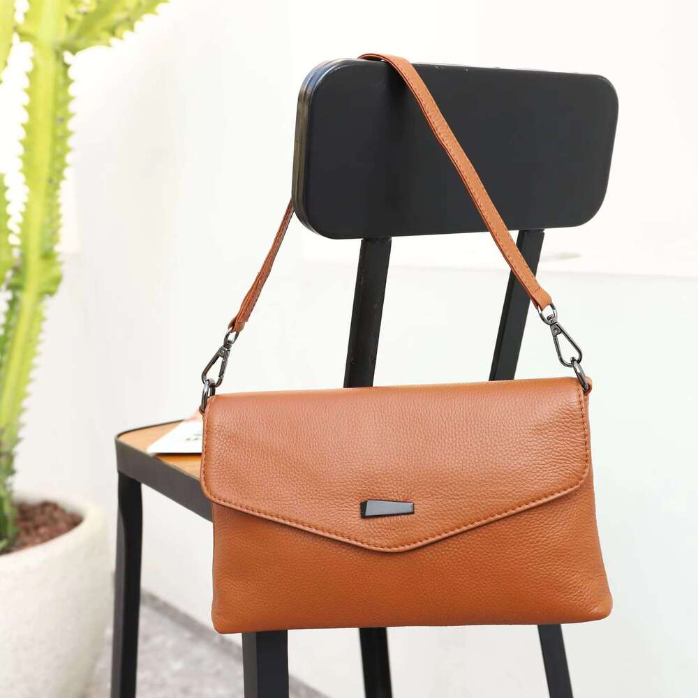 2023 Women's Messenger Fashion Envelope New Shoulder Handbag Soft Leather All-Match Small Bag
