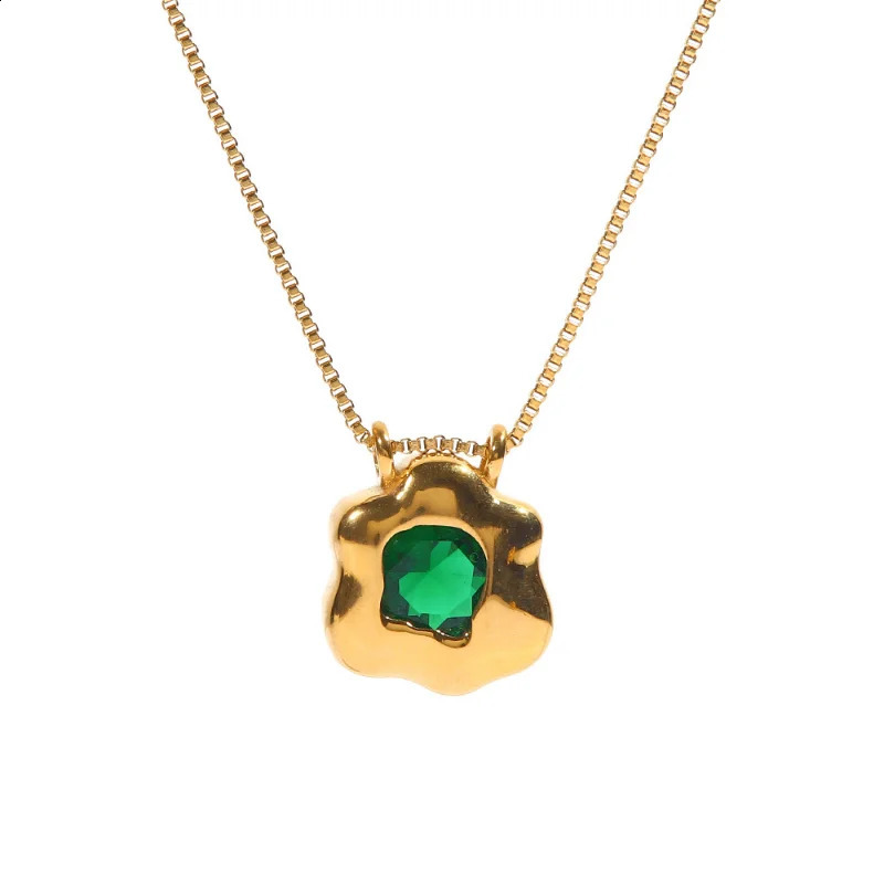 Vintage French Flower Shaped Stainless Steel Necklace Lightweight Versatile Green Zirconia Pendant Non-Fading Jewellery Gifts 250117