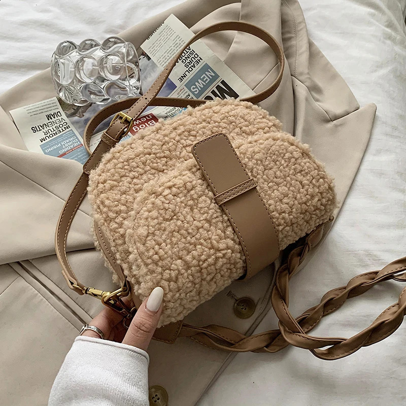 2025S New Free Shipping Designer Bag Winter Messenger Knitted Shoulder Strap Saddle High Quality Plush Fur Bag Womens Handbag Er